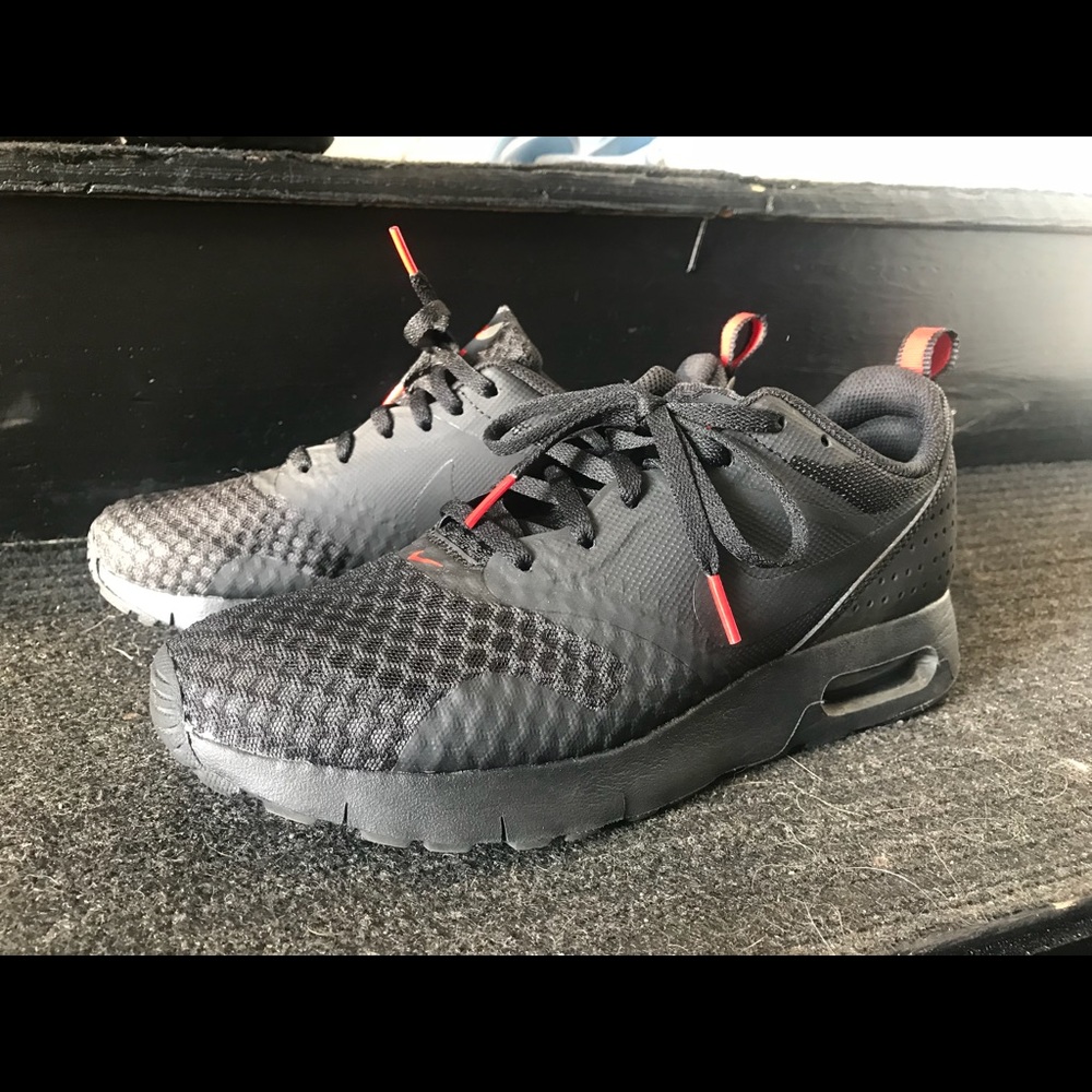 Nike air max black and red
